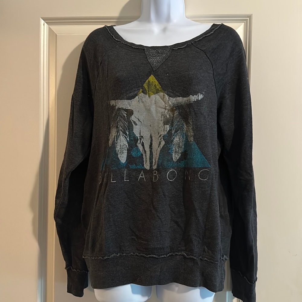 Billabong pull over crewneck, long sleeve sweater, gray with design on front